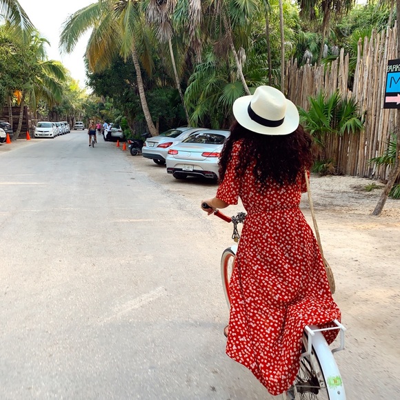 Meet your Posher, Alix - Picture 8 of 9